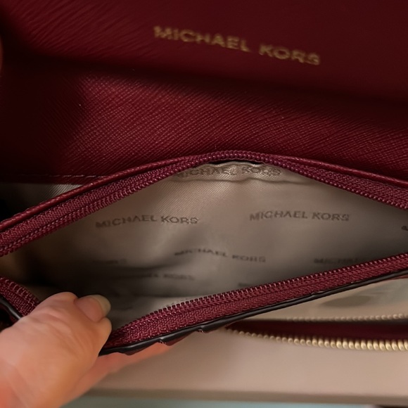 MICHAEL KORS LEATHER CONTINENTAL WALLET - Picture 11 of 12